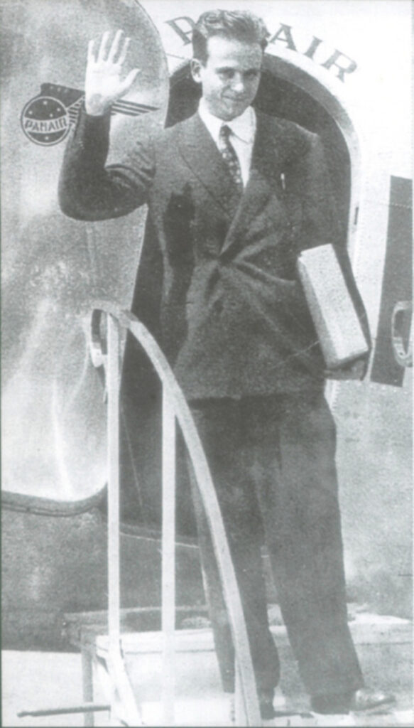 Cesar Lattes desembarca no Brasil após reconhecimento internacional, em 1948