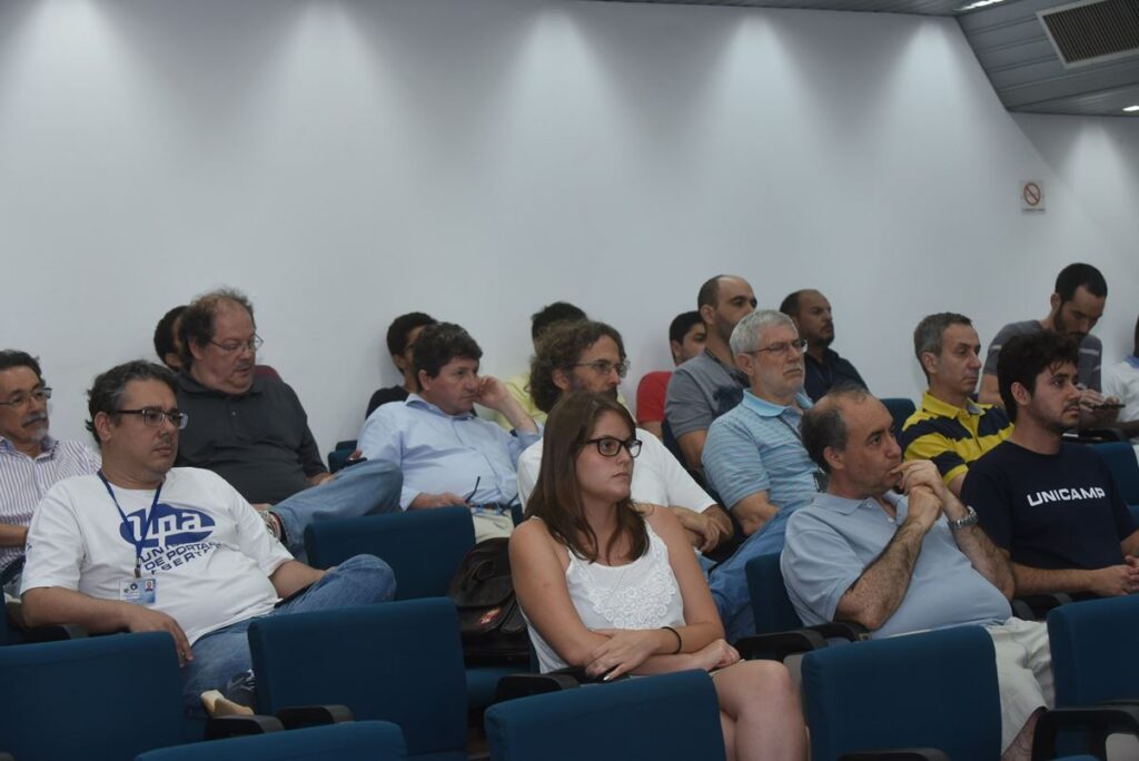 Público acompanha debates do Seminário ‟Os Desafios da Autonomia Universitária”