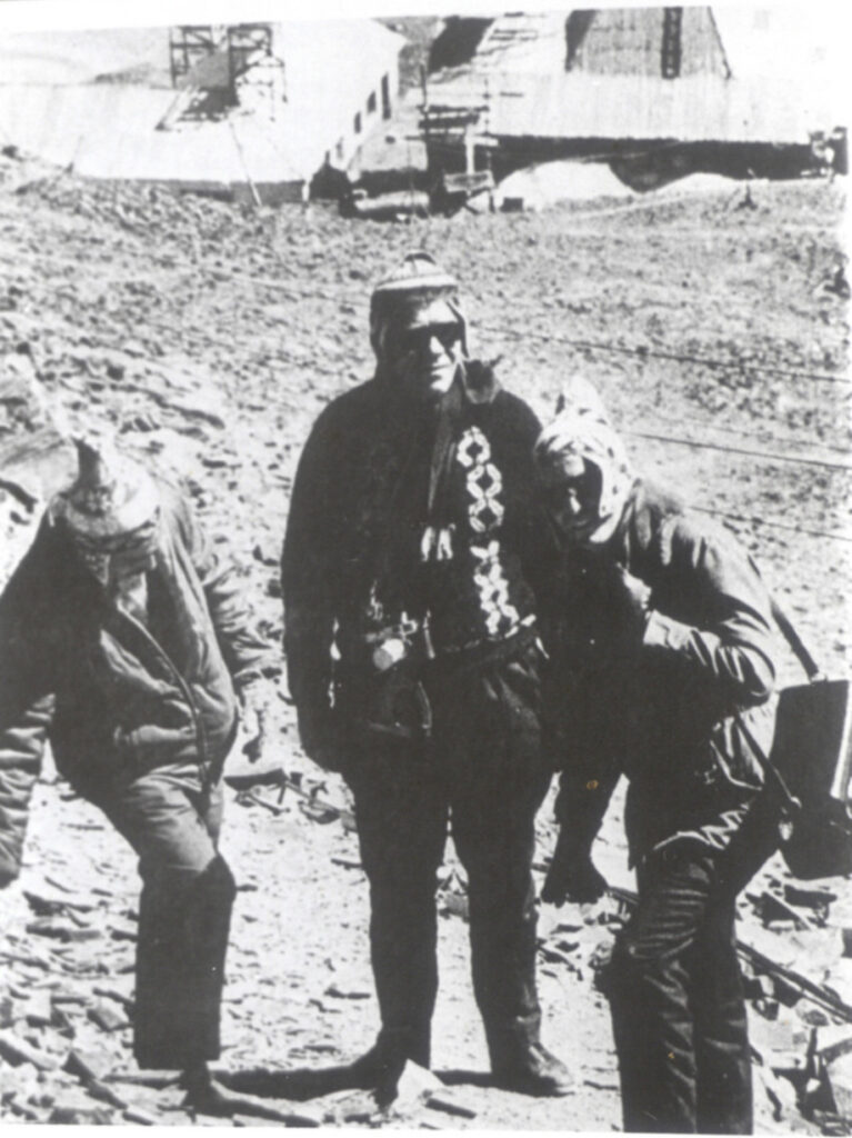 Cesar Lattes durante experimentos na Bolívia na década de 1970