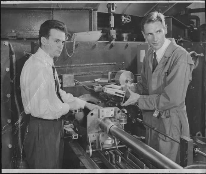 Cesar Lattes e Eugene Gardner no Laboratório de Radiação da Universidade da Califórnia em Berkeley, em 1948
