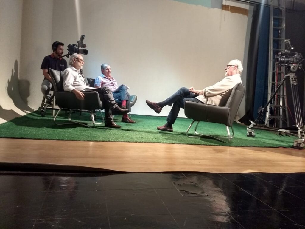 Ugo Giorgetti sendo entrevistado por Alcir Pécora e Carlos Vogt na TV Unicamp